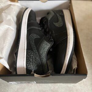 JORDAN 1 BLACK ELEPHANT LOW SE  SIZE 12